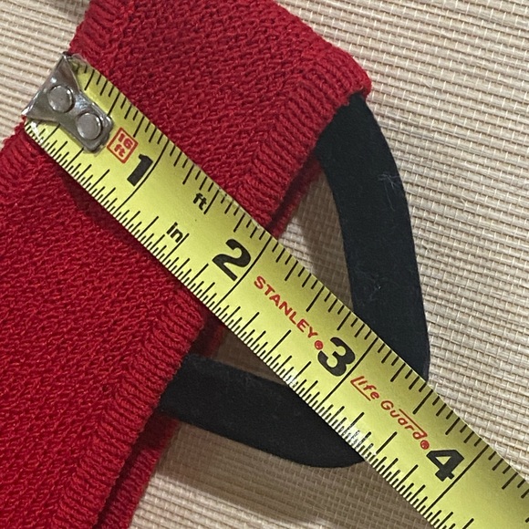 ST. JOHN Red scoop neck sleeveless knit top - Picture 5 of 9